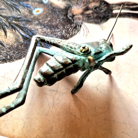 Green Metal Brass Grasshopper Reptile Decor - Picture 5 of 11